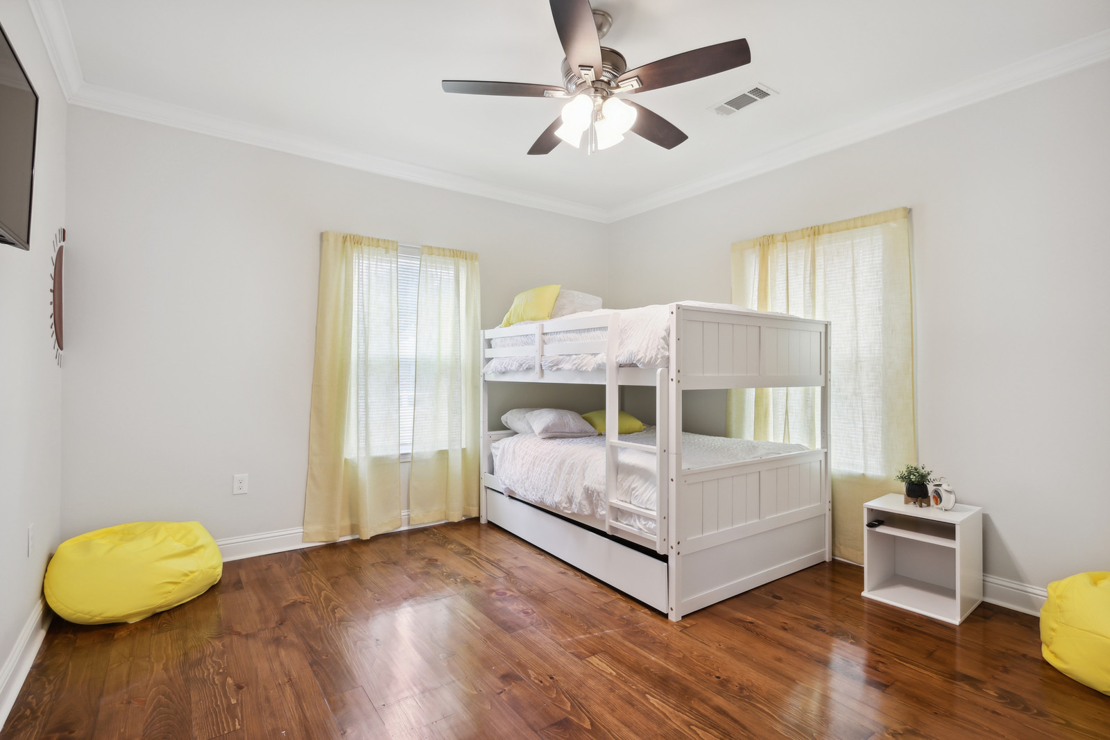Bunk bedroom thumbnail