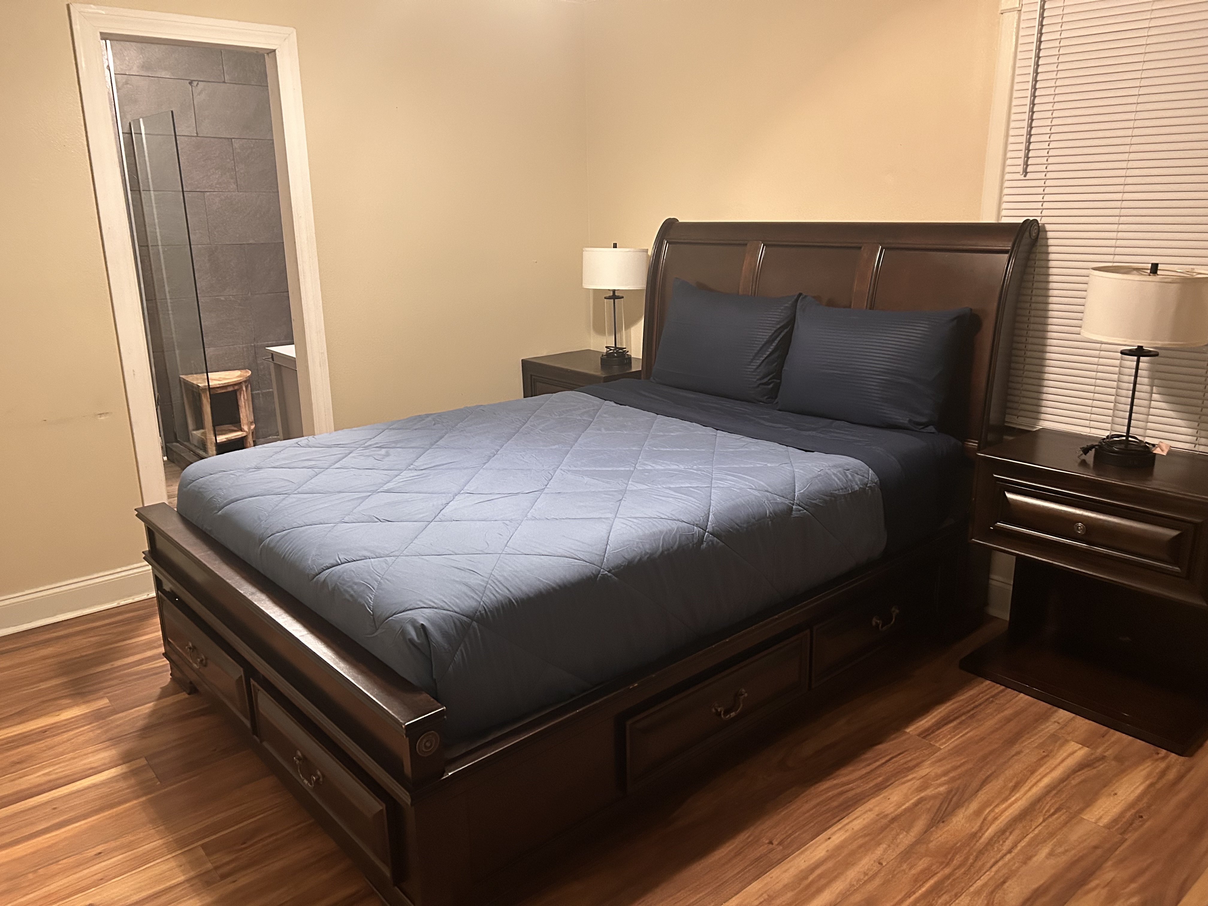Bedroom with ensuite bath thumbnail