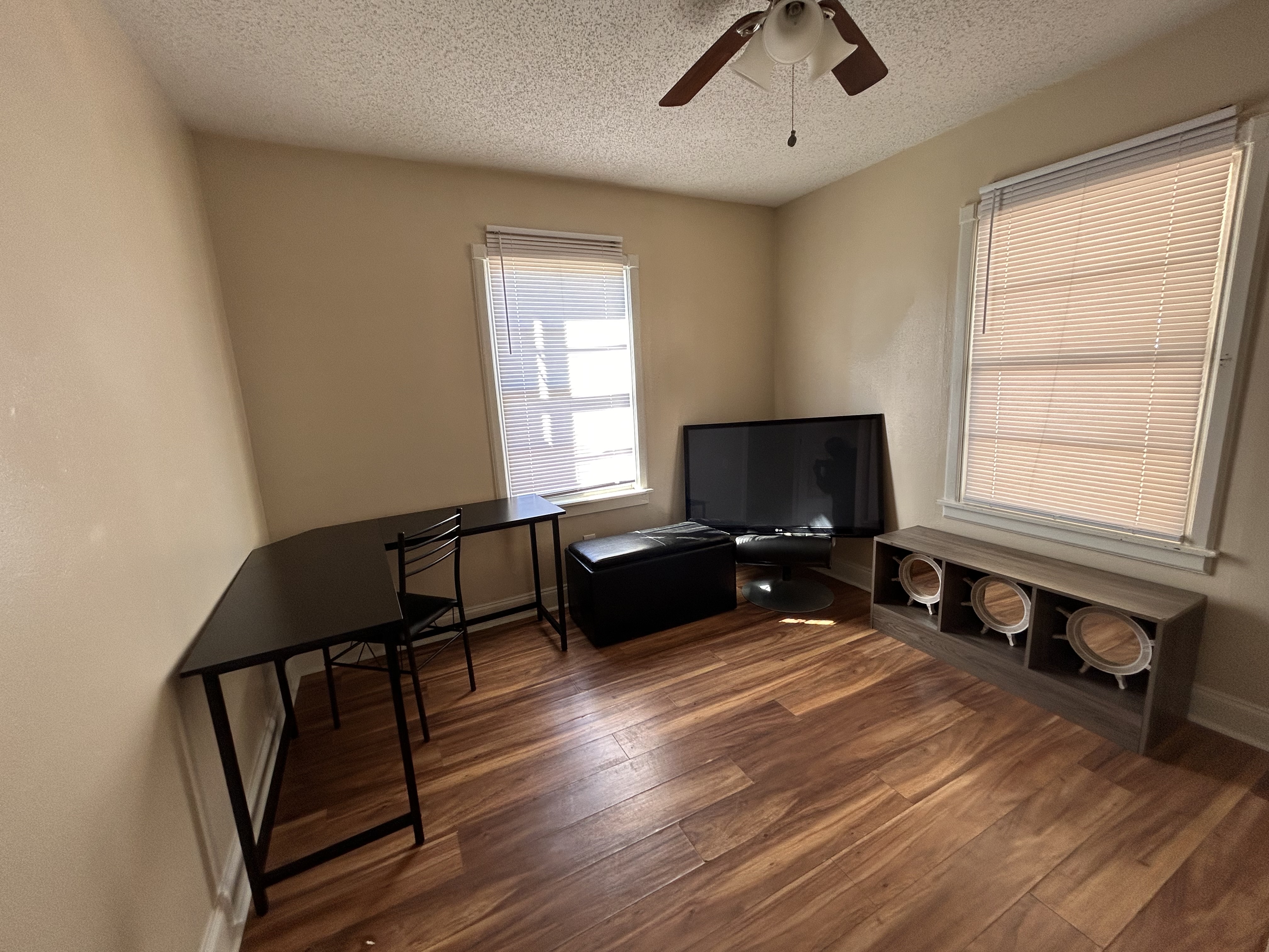 Bedroom office nook thumbnail